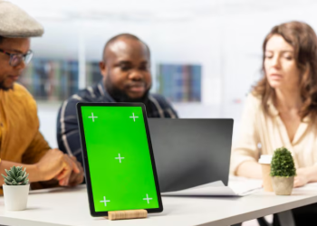 Sharing Media Files on the Desktop Version of WhatsApp