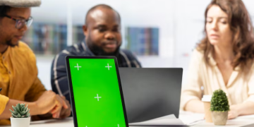 Sharing Media Files on the Desktop Version of WhatsApp